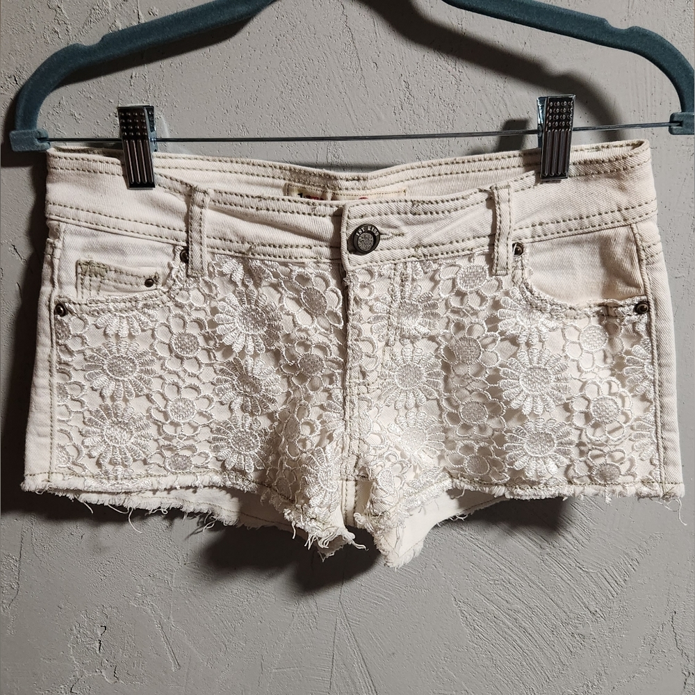 1st kiss white shorts size 5/6